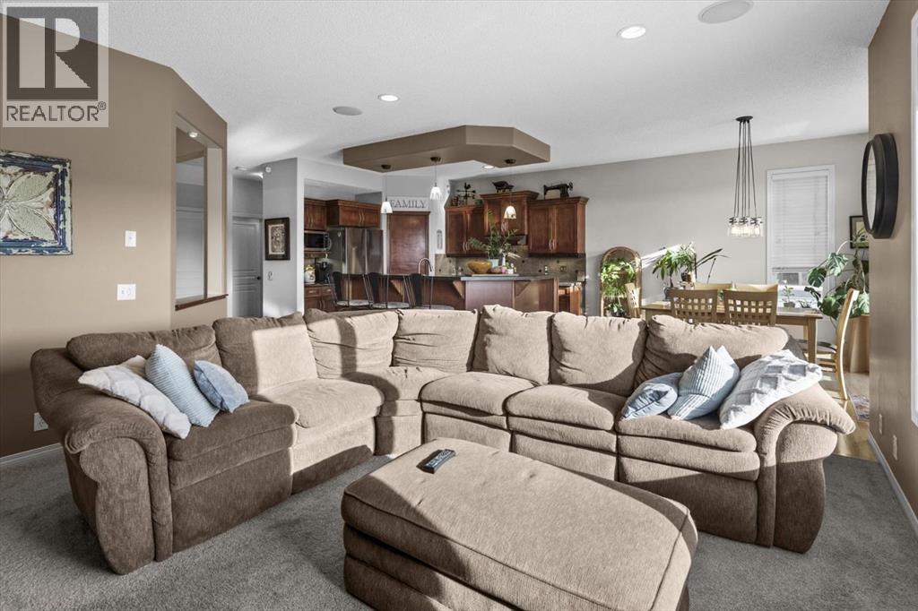 Single Family House for Sale in  Tuscany Ravine Close NW Tuscany Calgary 