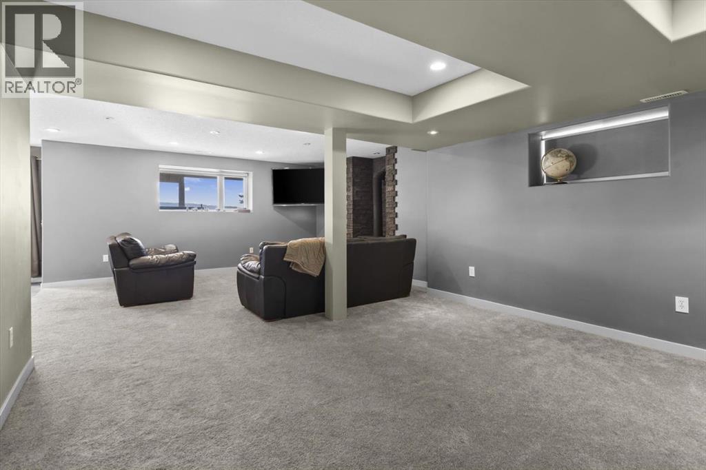 Single Family House for Sale in  Tuscany Ravine Close NW Tuscany Calgary 