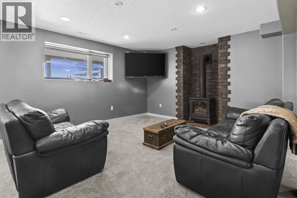 Single Family House for Sale in  Tuscany Ravine Close NW Tuscany Calgary 