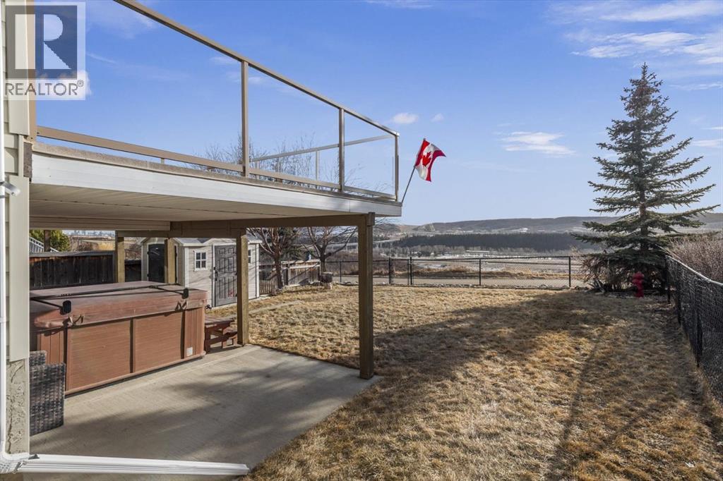 Single Family House for Sale in  Tuscany Ravine Close NW Tuscany Calgary 