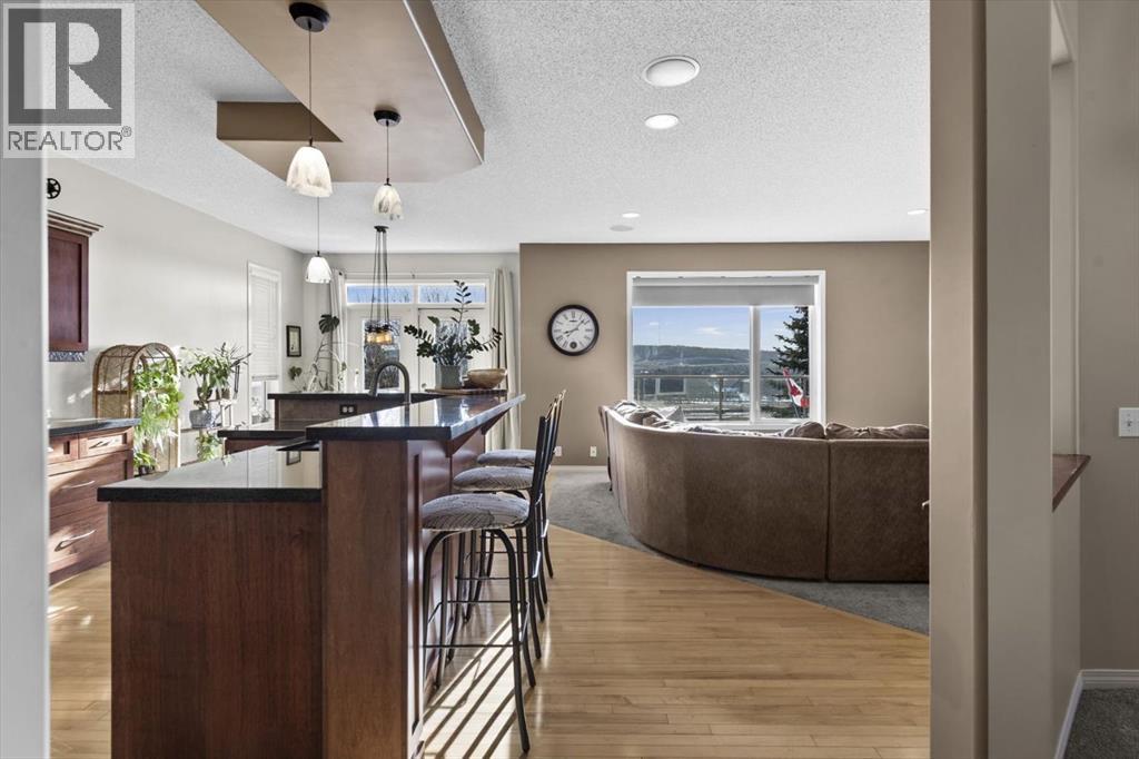 Single Family House for Sale in  Tuscany Ravine Close NW Tuscany Calgary 