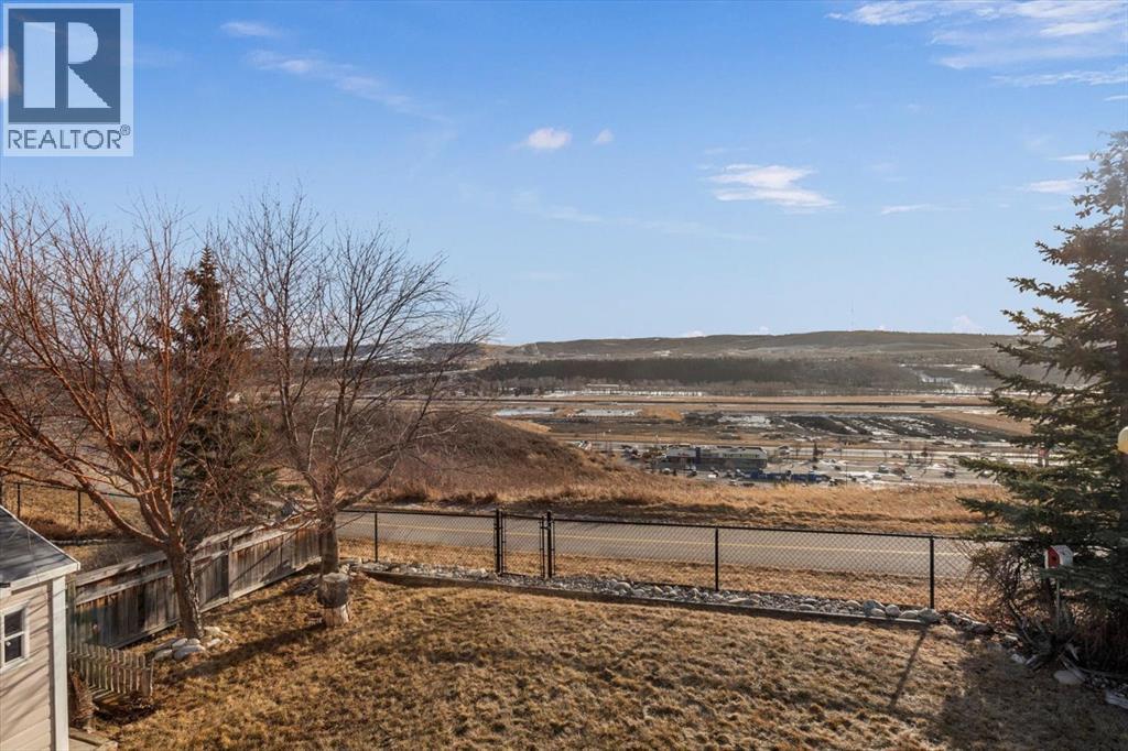 Single Family House for Sale in  Tuscany Ravine Close NW Tuscany Calgary 