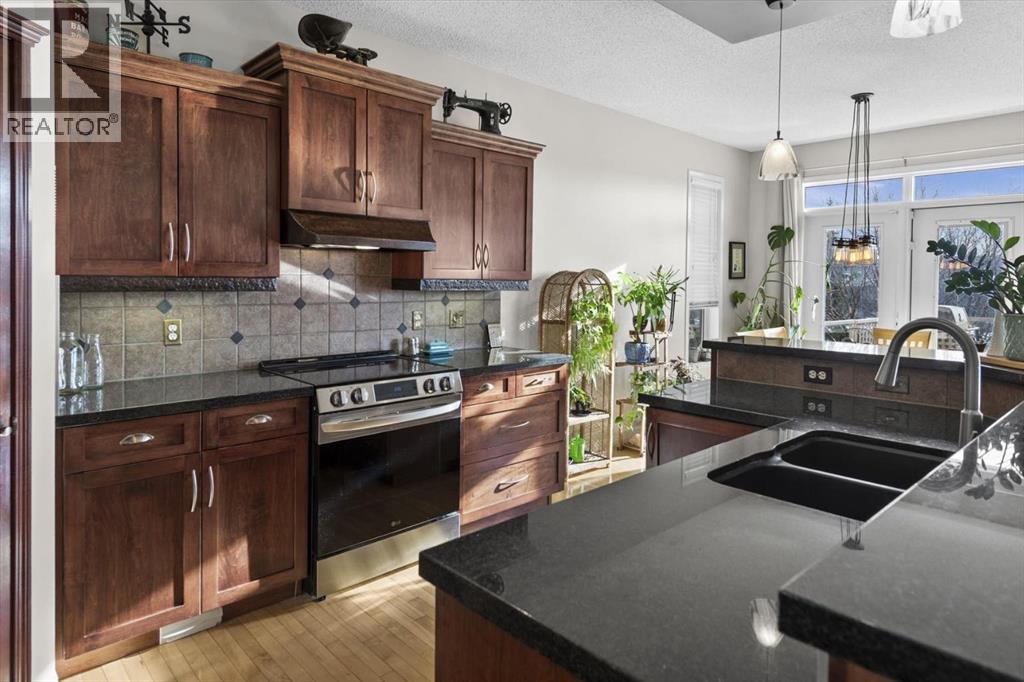 Single Family House for Sale in  Tuscany Ravine Close NW Tuscany Calgary 