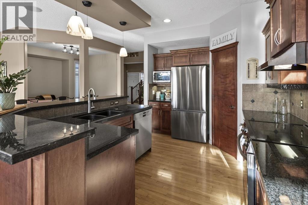 Single Family House for Sale in  Tuscany Ravine Close NW Tuscany Calgary 