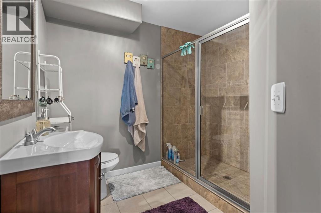 Single Family House for Sale in  Tuscany Ravine Close NW Tuscany Calgary 