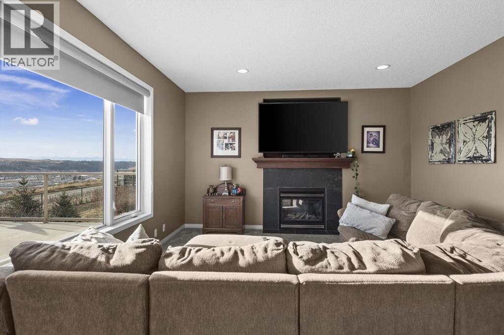 Single Family House for Sale in  Tuscany Ravine Close NW Tuscany Calgary 