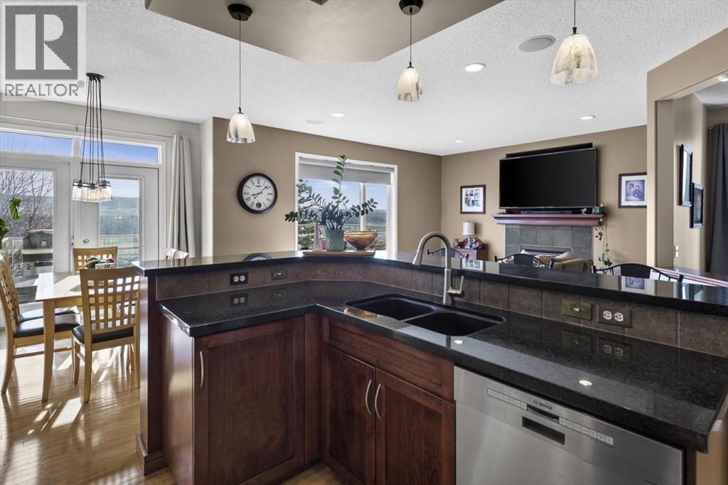 Single Family House for Sale in  Tuscany Ravine Close NW Tuscany Calgary 