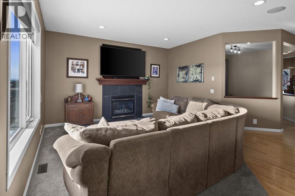 Single Family House for Sale in  Tuscany Ravine Close NW Tuscany Calgary 