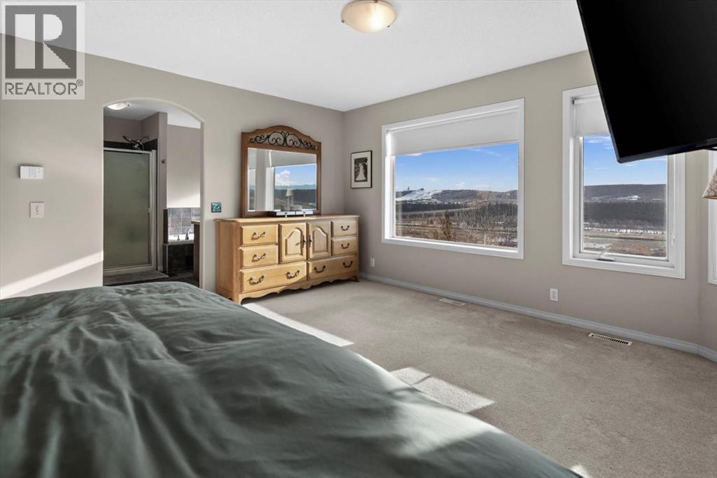 Single Family House for Sale in  Tuscany Ravine Close NW Tuscany Calgary 