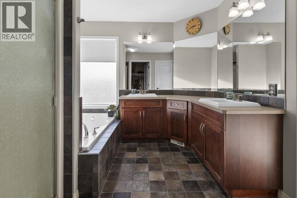 Single Family House for Sale in  Tuscany Ravine Close NW Tuscany Calgary 