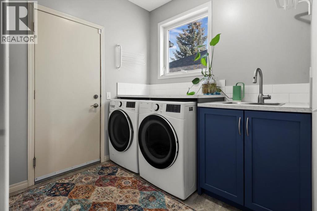 Single Family House for Sale in  Tuscany Ravine Close NW Tuscany Calgary 