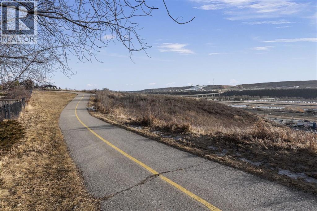 Single Family House for Sale in  Tuscany Ravine Close NW Tuscany Calgary 