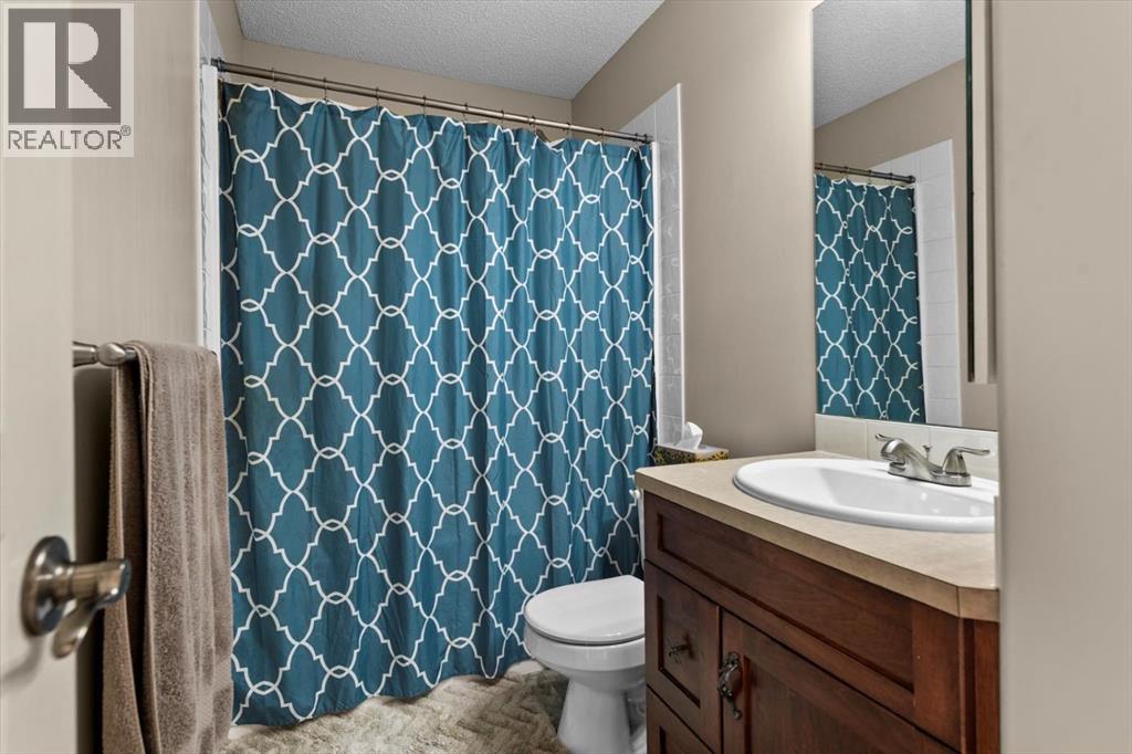 Single Family House for Sale in  Tuscany Ravine Close NW Tuscany Calgary 