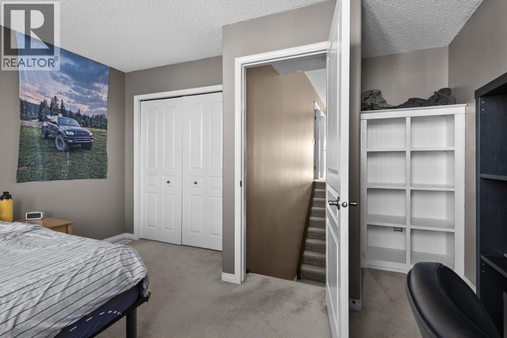 Single Family House for Sale in  Tuscany Ravine Close NW Tuscany Calgary 