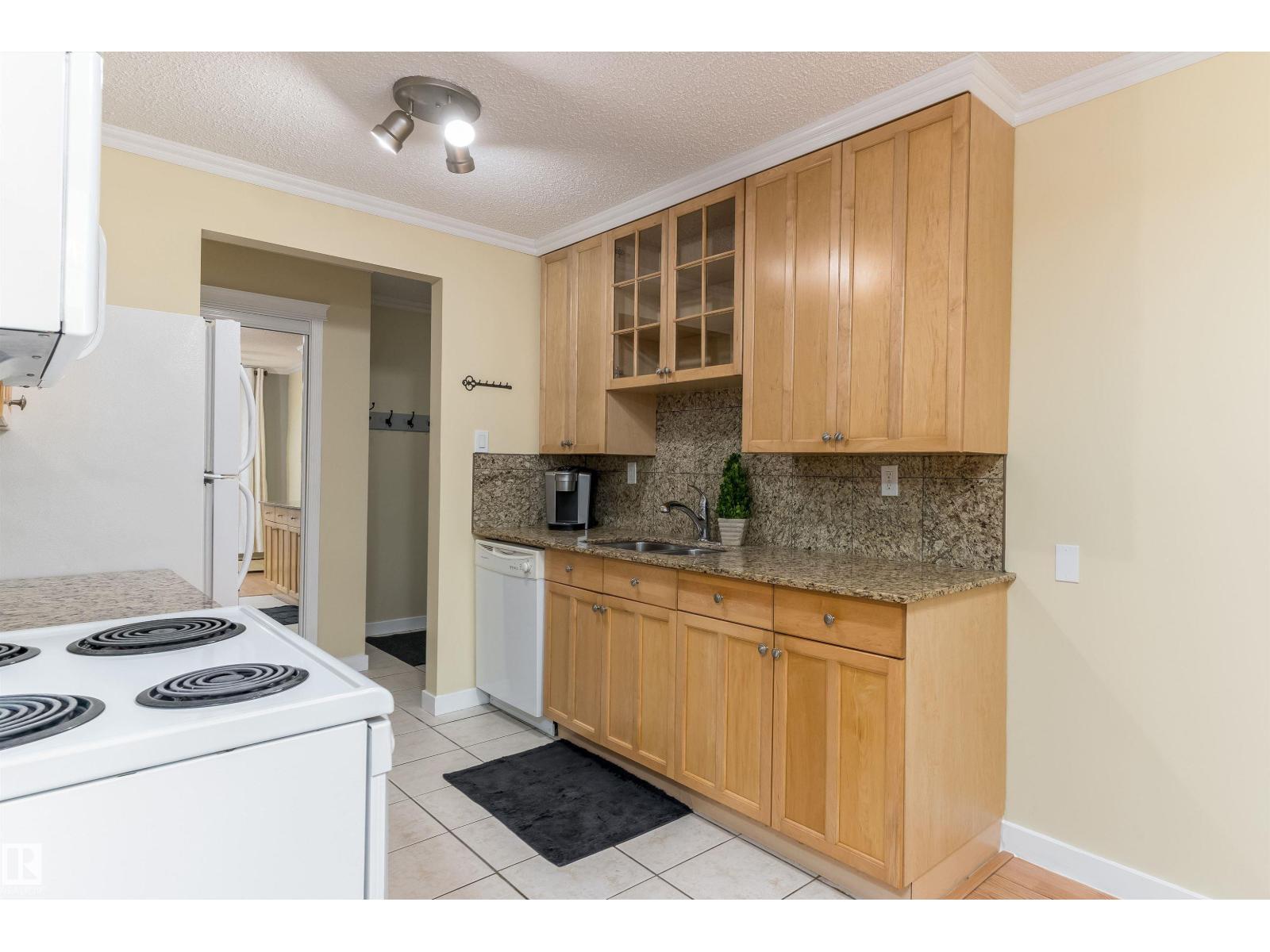 #102 9925 83 AV NW - Photo 4 of 25, Edmonton, Alberta