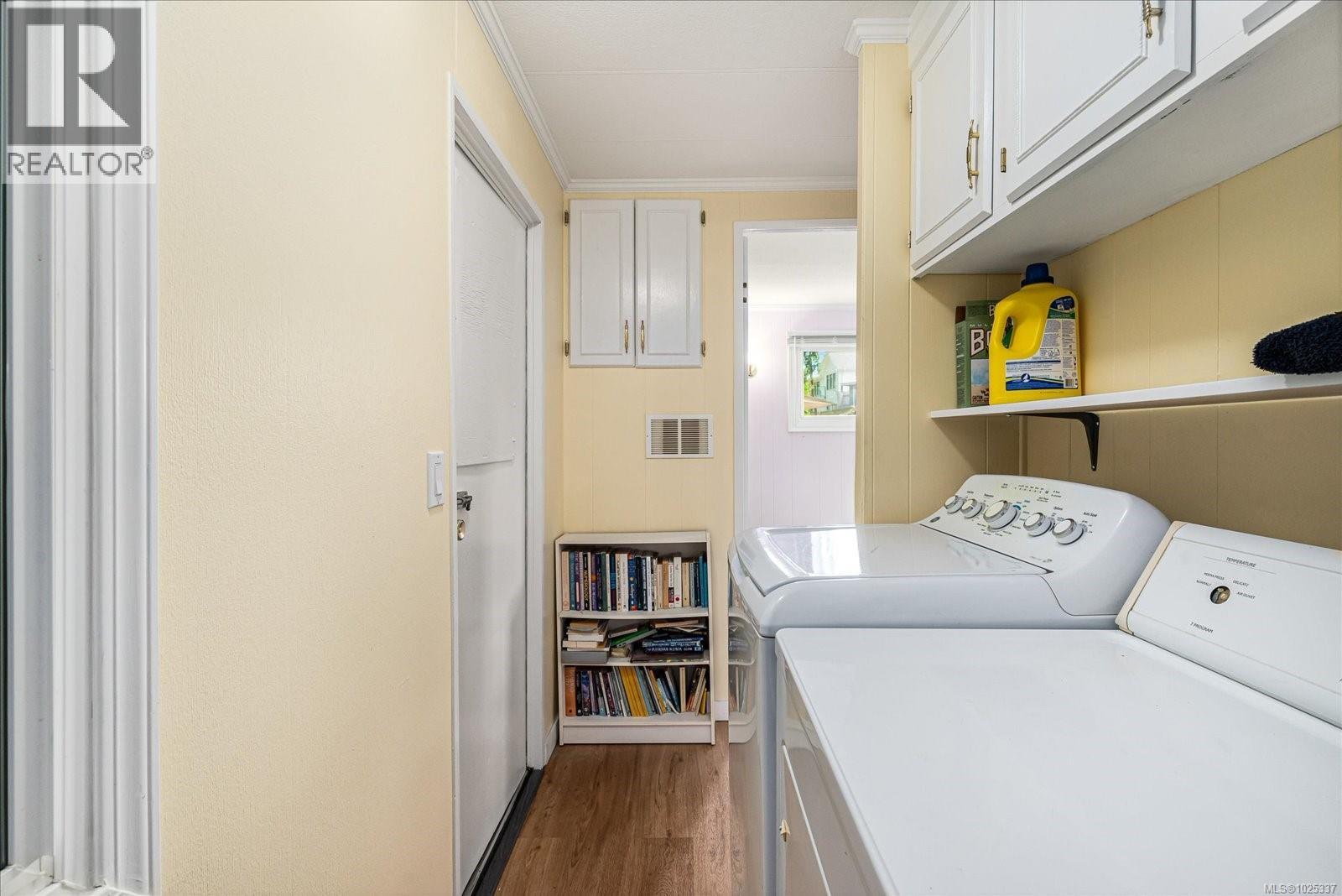 #7 1247 ARBUTUS RD - 14