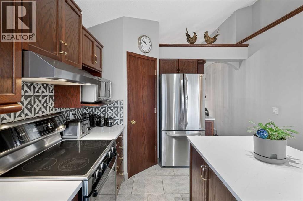 Single Family House Bi-level for Sale in  Somerset Close SW Somerset Calgary 