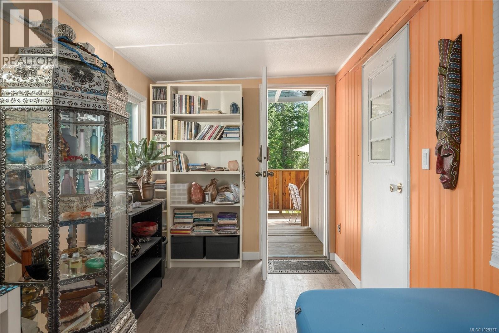 #7 1247 ARBUTUS RD - 20