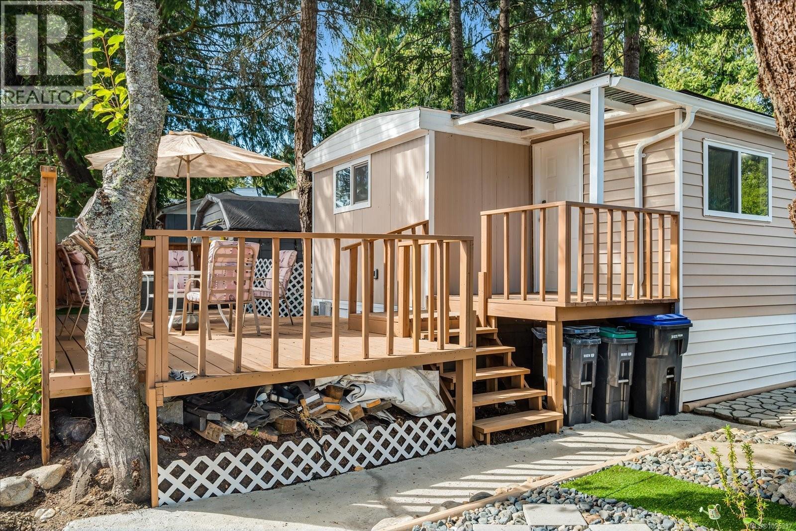 #7 1247 ARBUTUS RD - 25