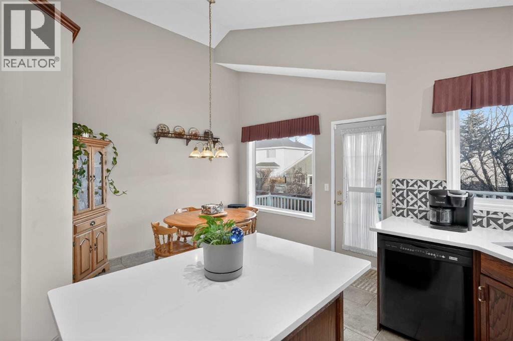 Single Family House Bi-level for Sale in  Somerset Close SW Somerset Calgary 