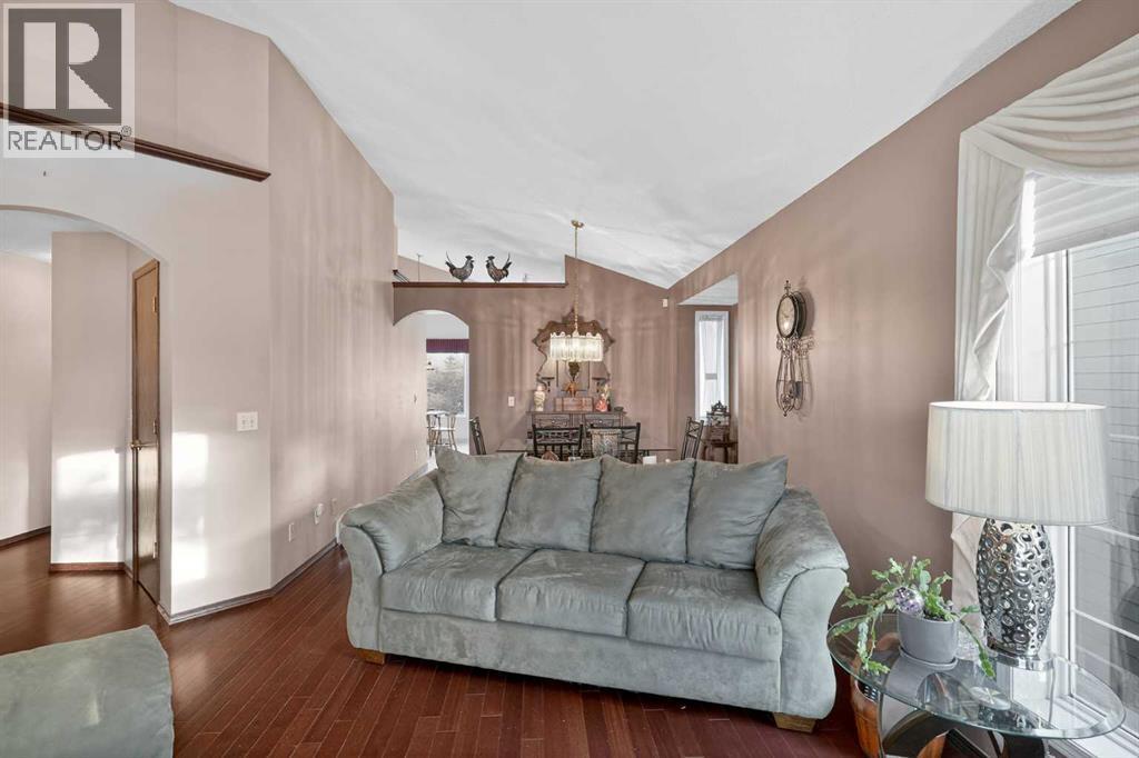 Single Family House Bi-level for Sale in  Somerset Close SW Somerset Calgary 