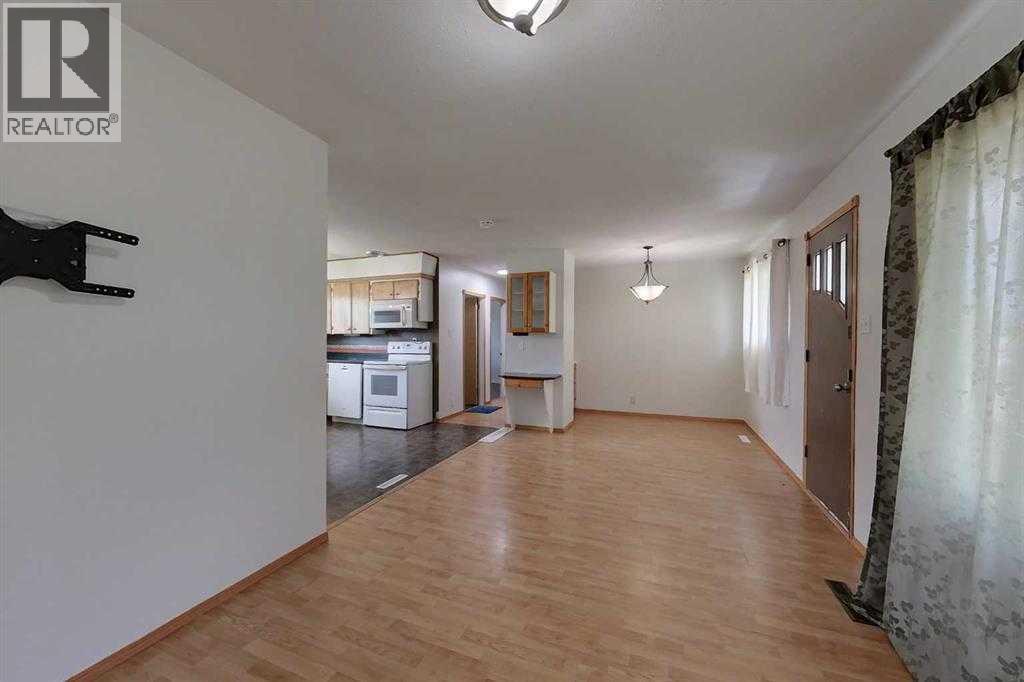 909 5 Avenue SE - Photo 3 of 22, Slave Lake, Alberta