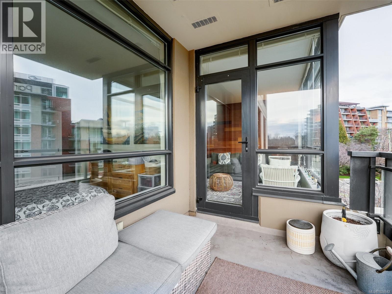 604 788 Humboldt Street, Victoria