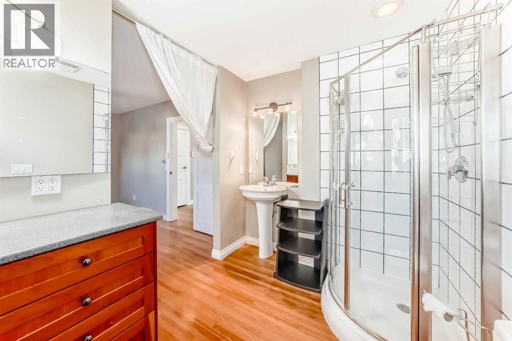 Single Family House Bungalow for Sale in  Robert Road NE Renfrew Calgary 