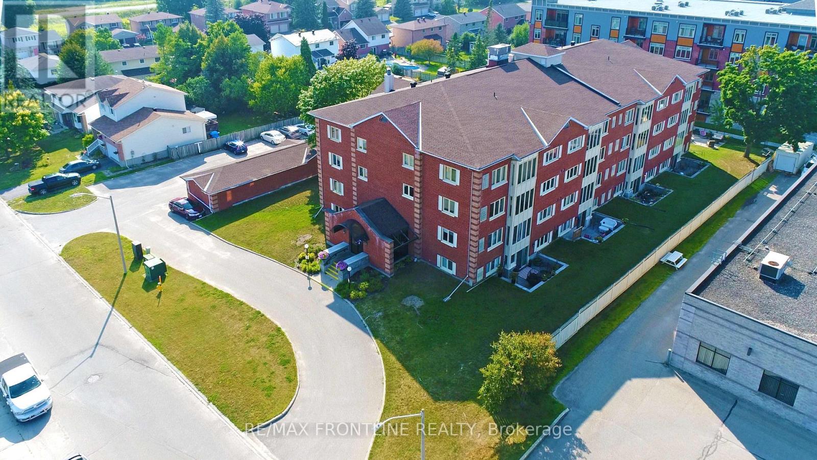 #UNIT #302 10 ARMSTRONG DRIVE - 3