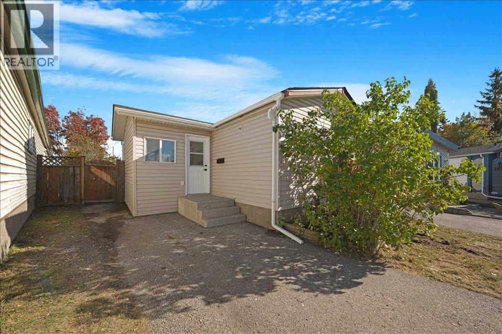 Single Family House Mobile Home for Sale in  Erin woods Circle SE Erin Woods Calgary 