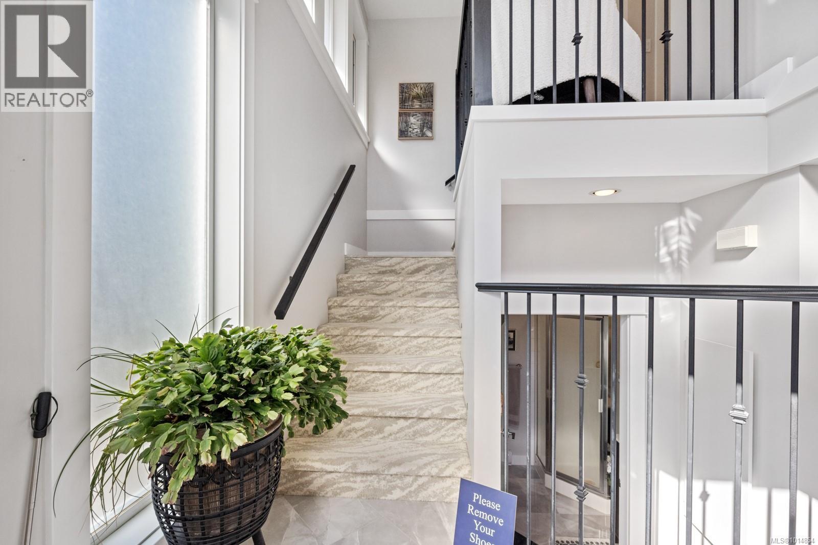 3 1004 DeCosta Place, Esquimalt