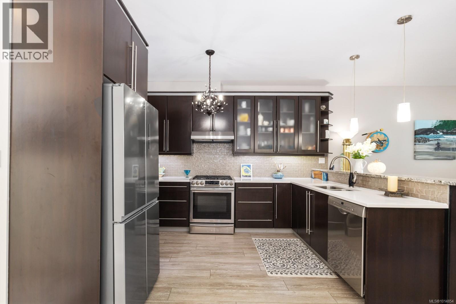 3 1004 DeCosta Place, Esquimalt