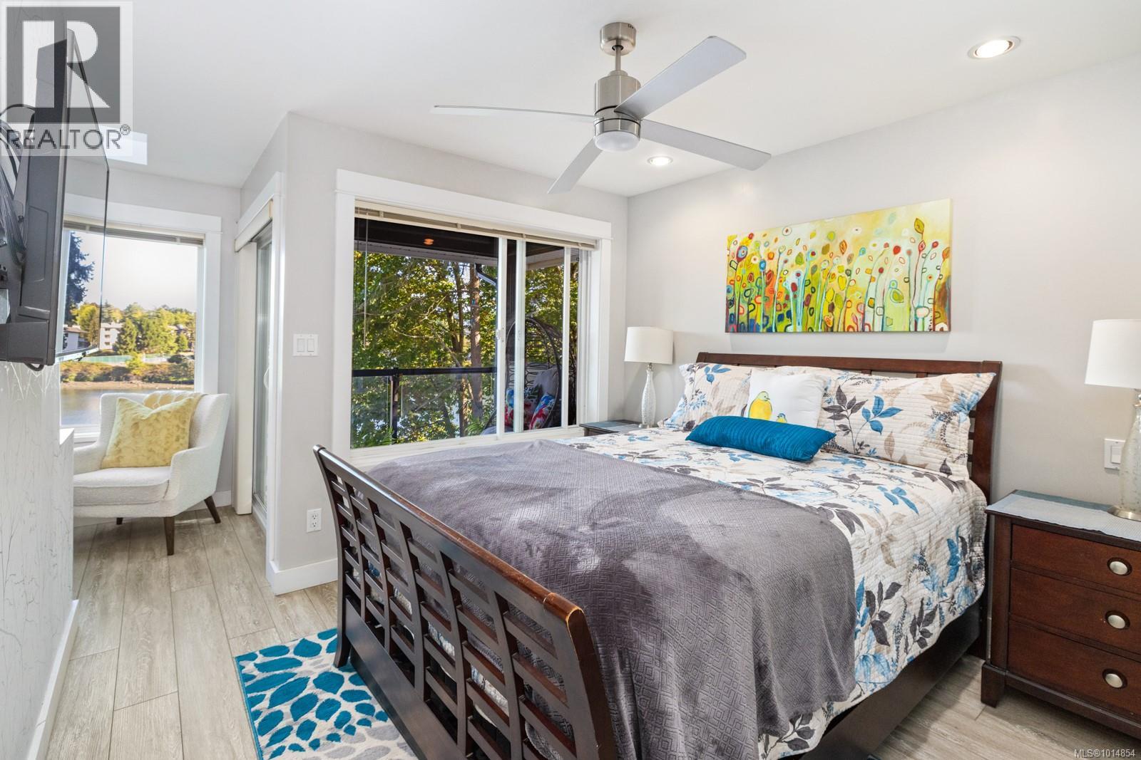 3 1004 DeCosta Place, Esquimalt