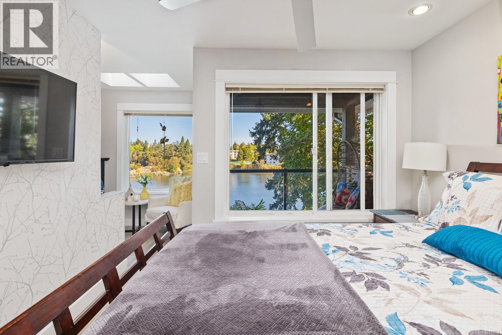 3 1004 DeCosta Place, Esquimalt