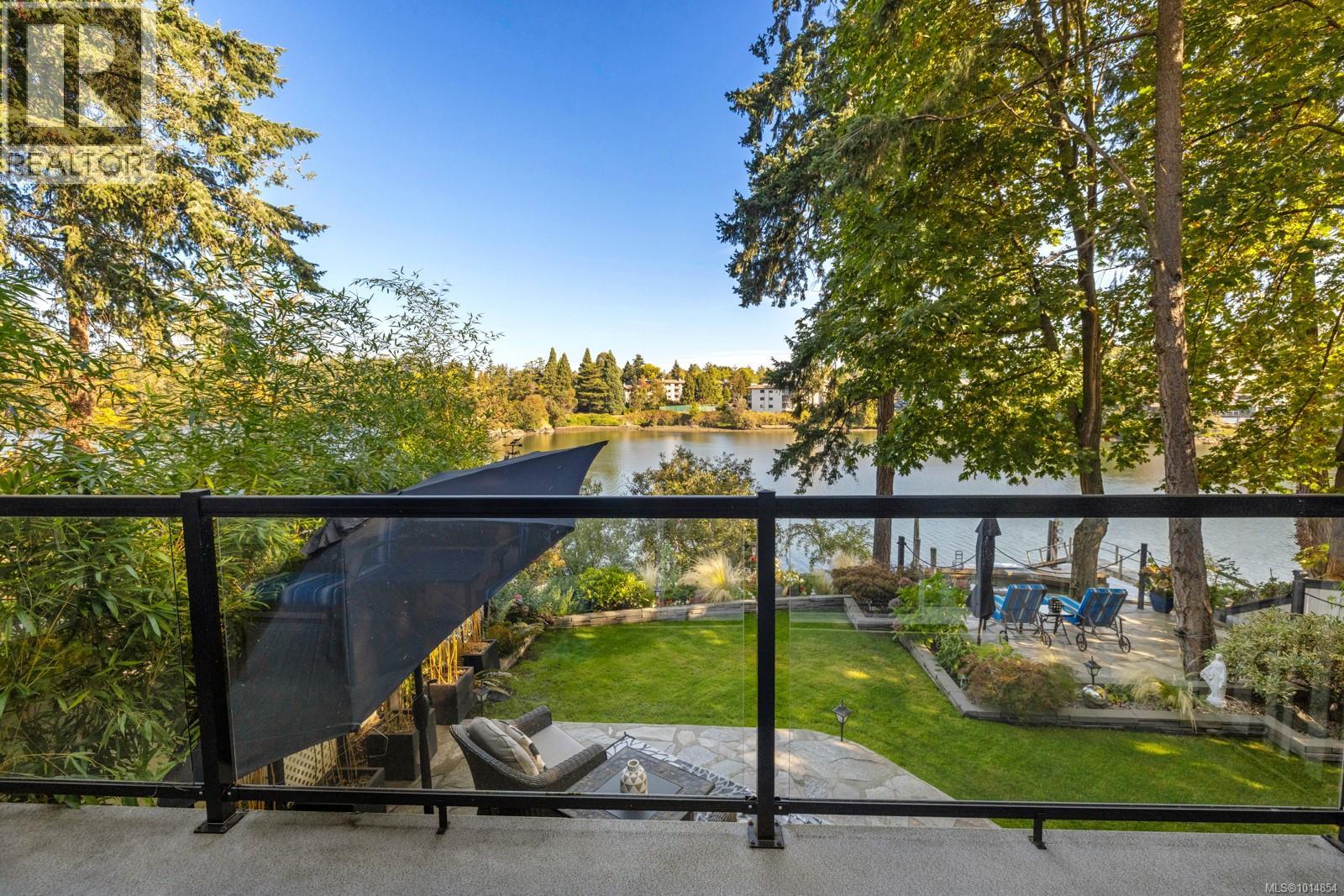 3 1004 DeCosta Place, Esquimalt