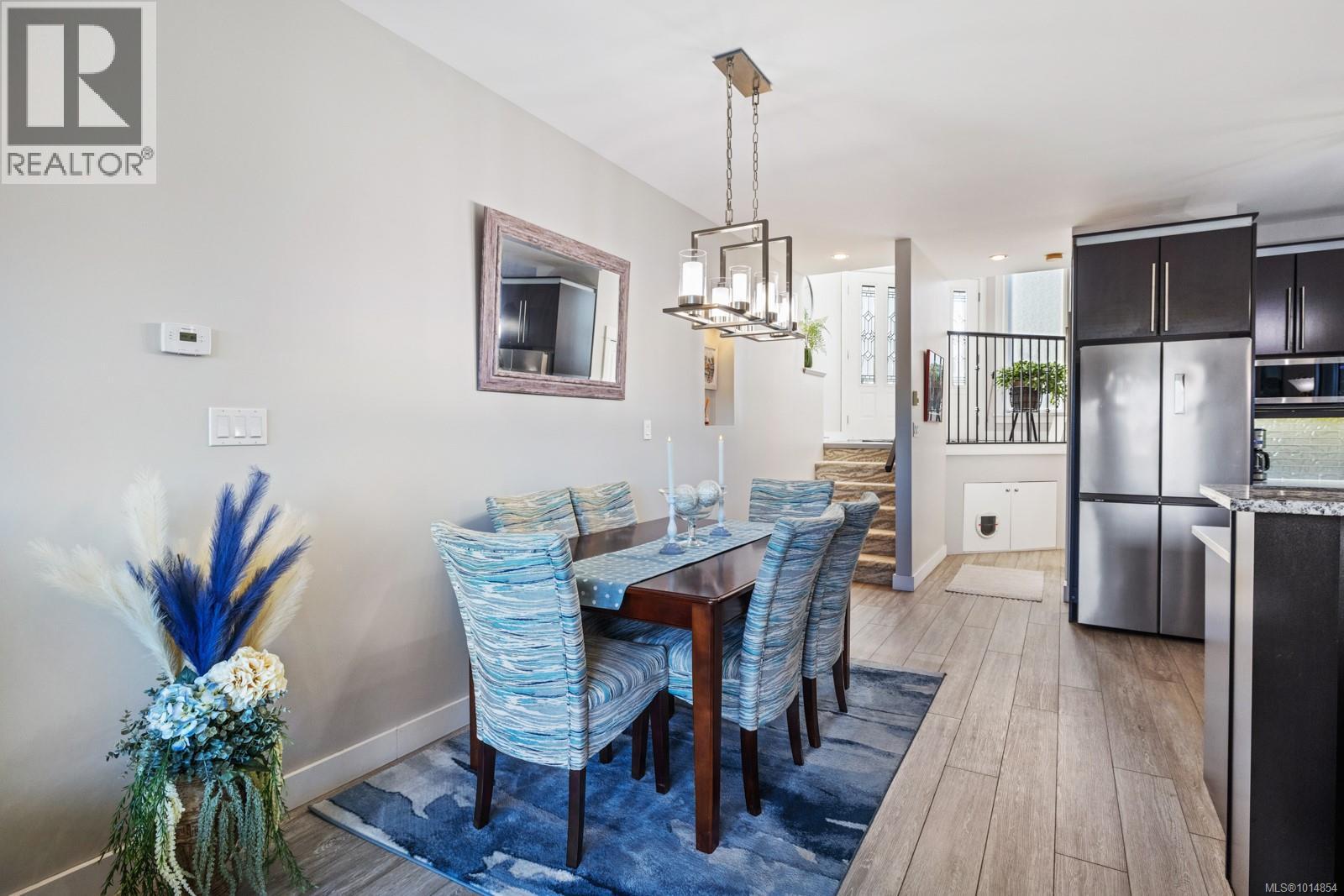 3 1004 DeCosta Place, Esquimalt