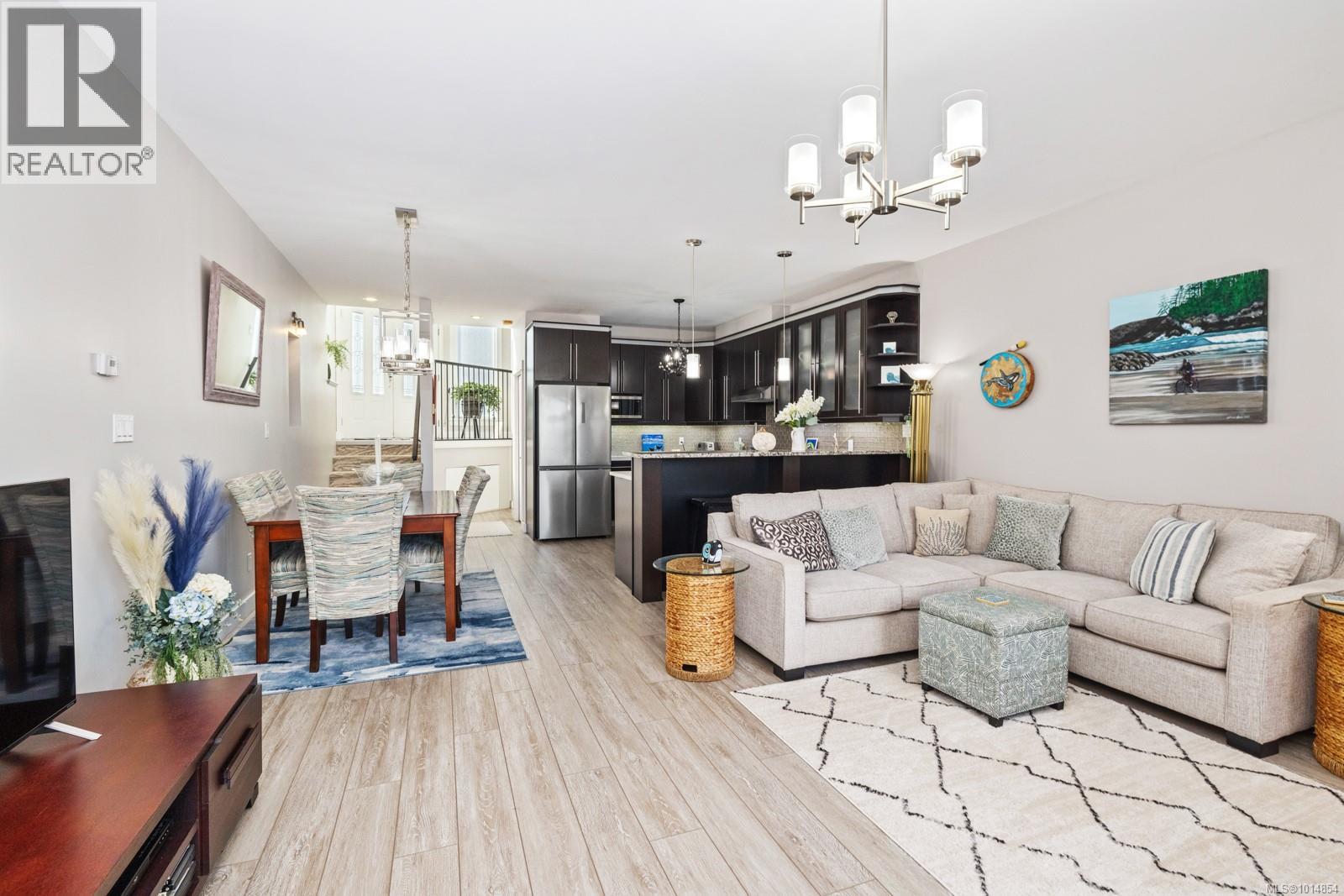 3 1004 DeCosta Place, Esquimalt