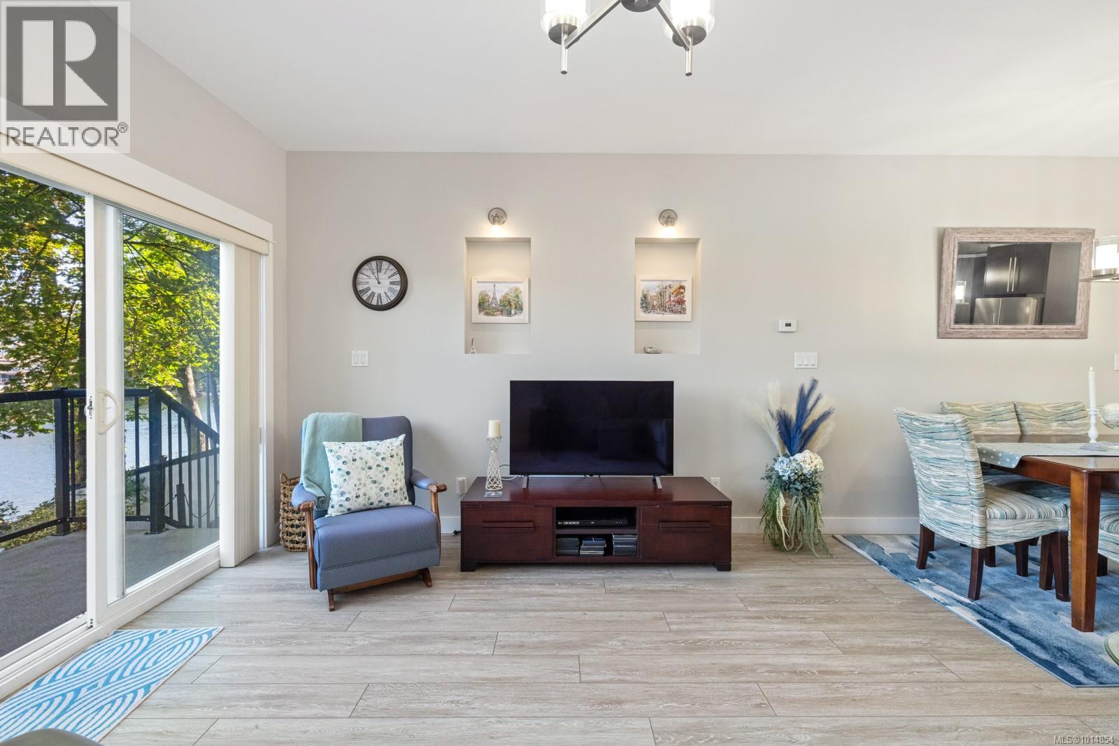 3 1004 DeCosta Place, Esquimalt