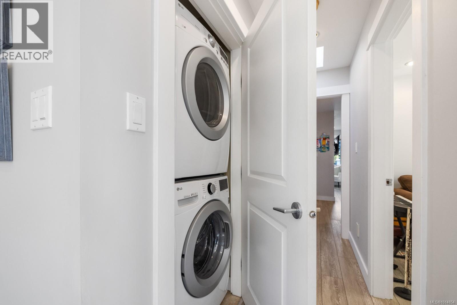 3 1004 DeCosta Place, Esquimalt