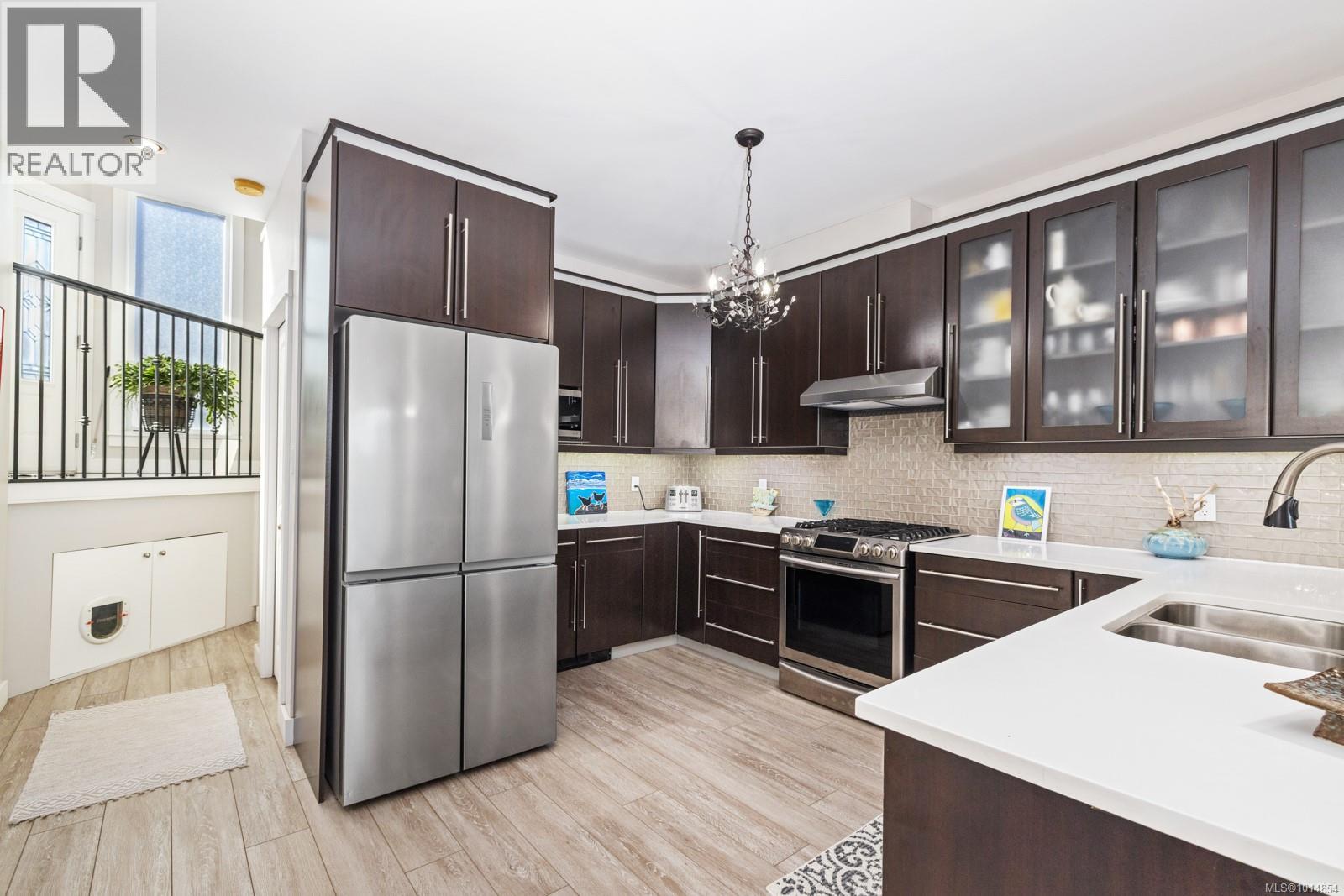 3 1004 DeCosta Place, Esquimalt