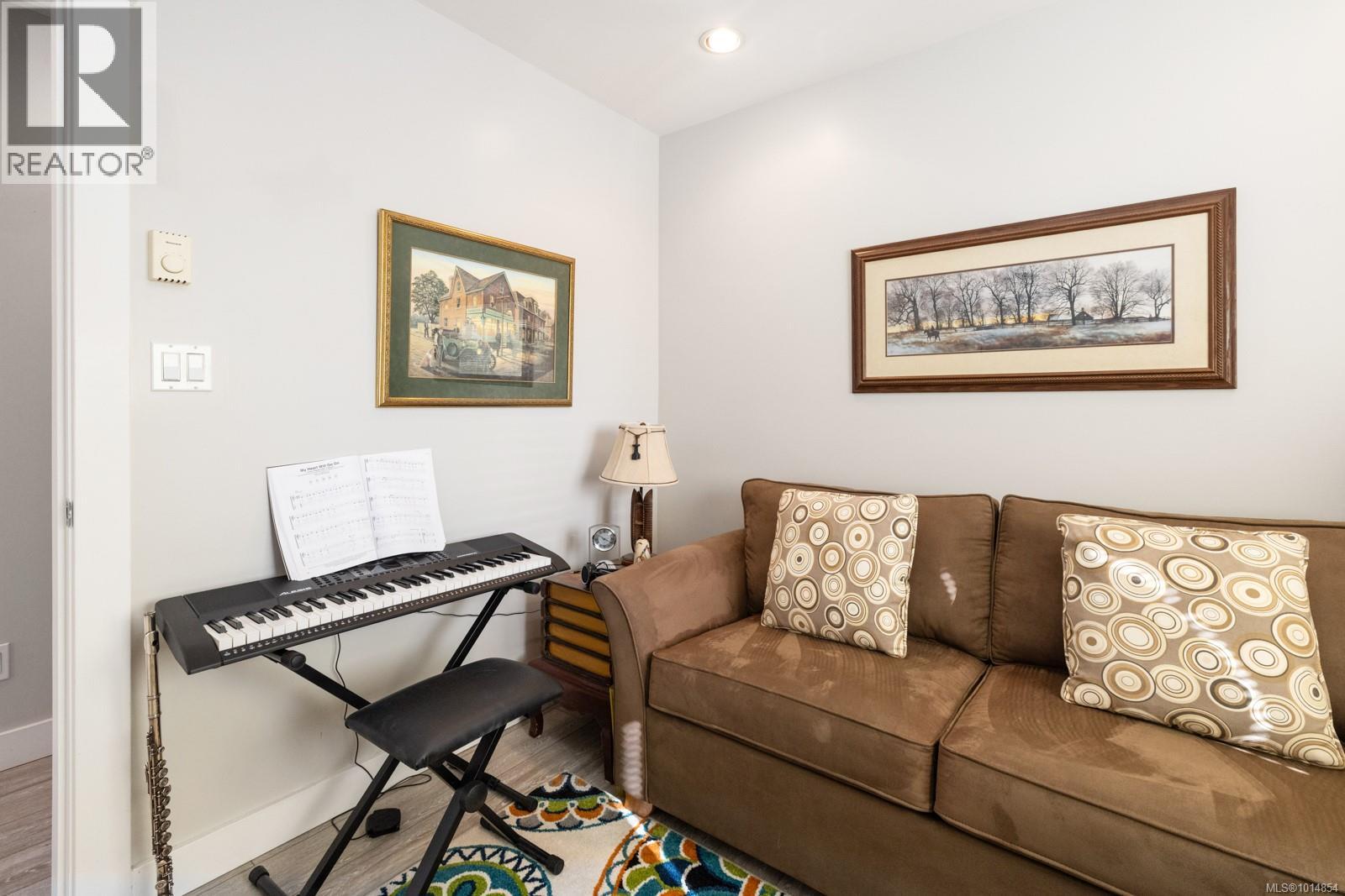 3 1004 DeCosta Place, Esquimalt