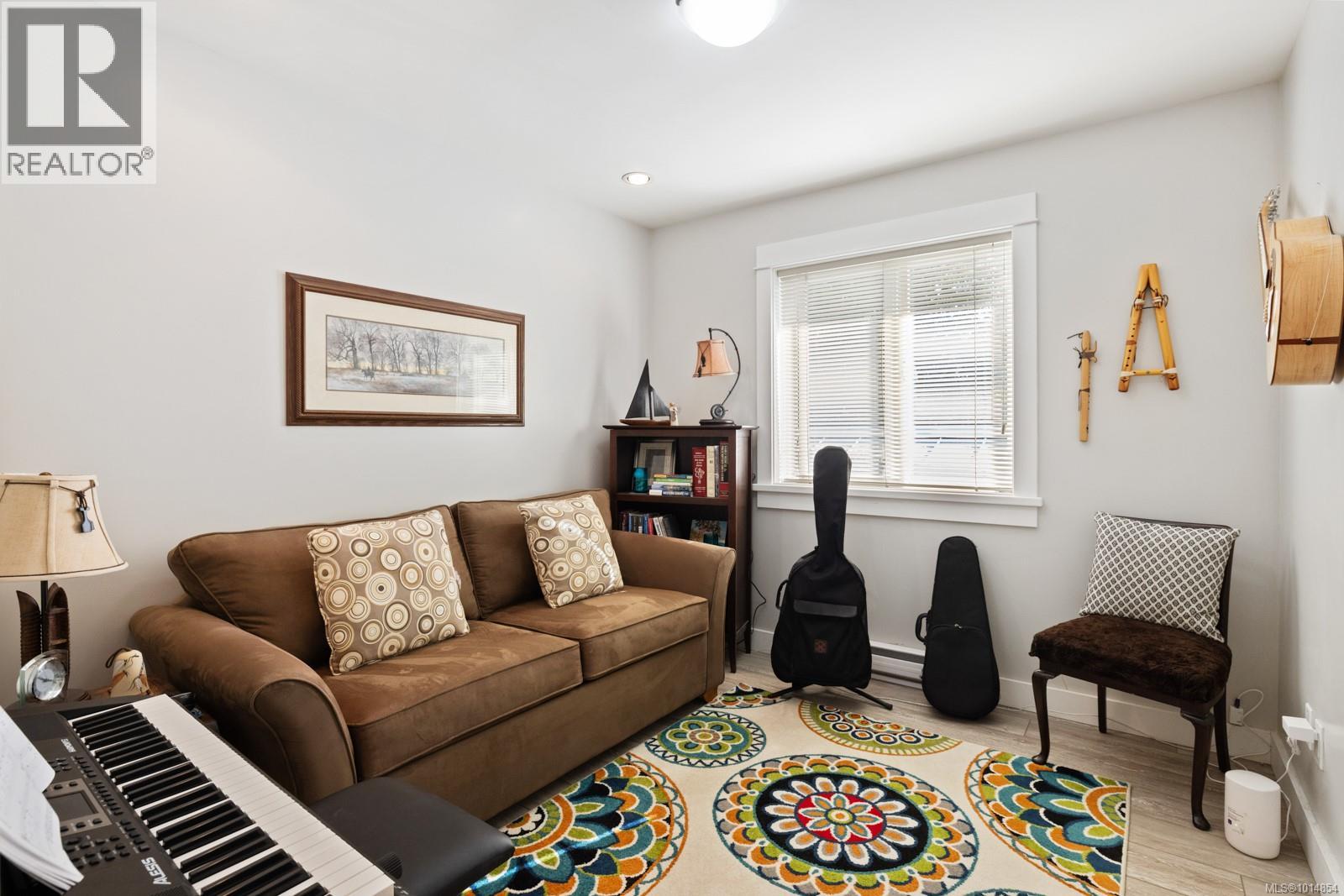 3 1004 DeCosta Place, Esquimalt