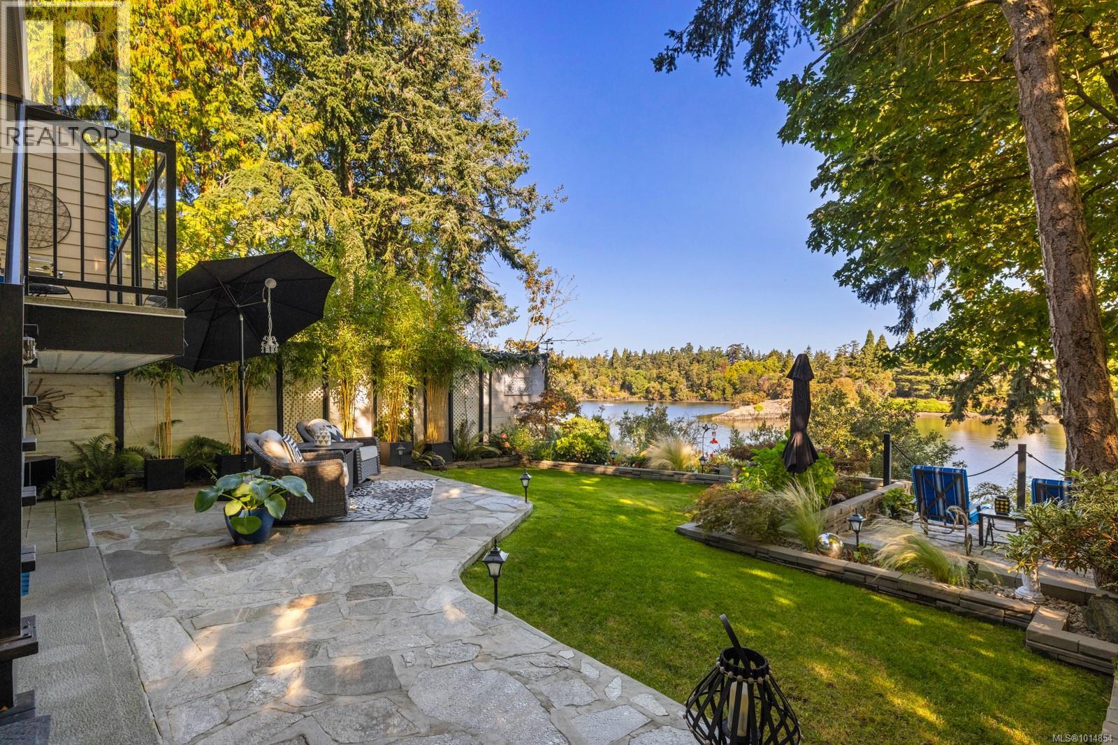 3 1004 DeCosta Place, Esquimalt