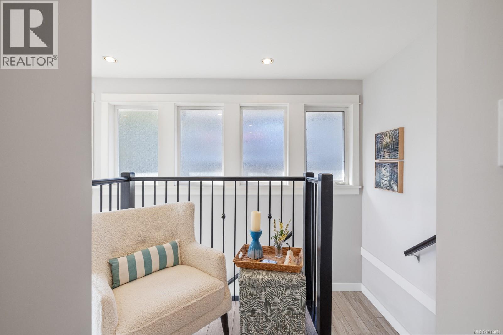 3 1004 DeCosta Place, Esquimalt