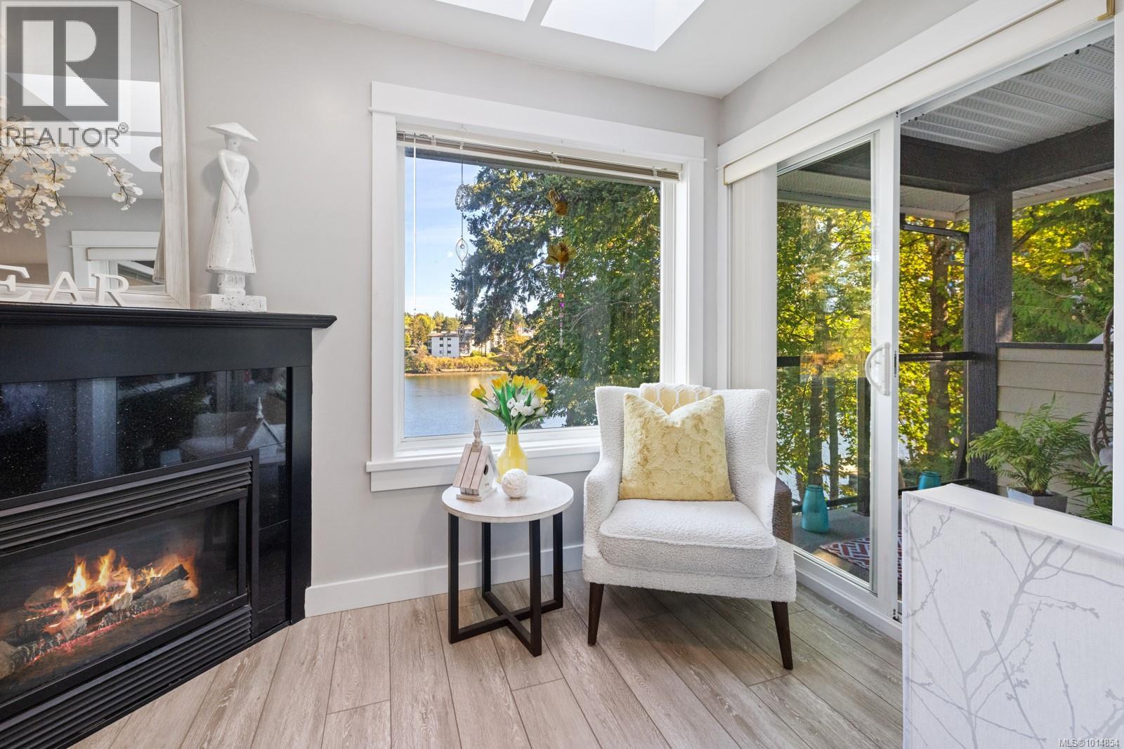 3 1004 DeCosta Place, Esquimalt