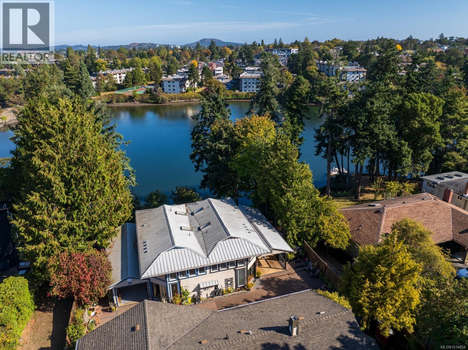 3 1004 DeCosta Place, Esquimalt