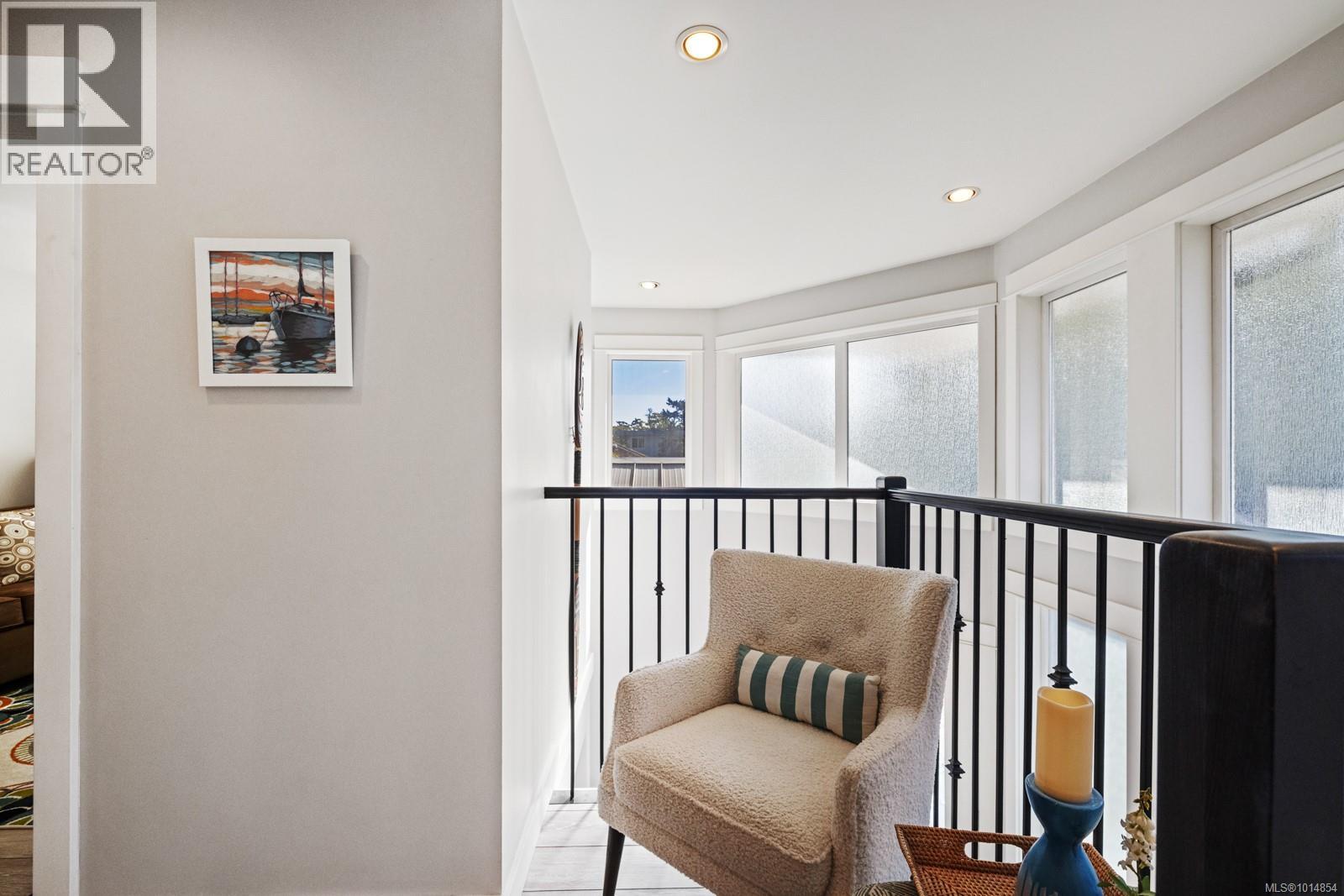 3 1004 DeCosta Place, Esquimalt