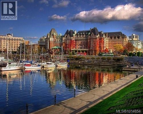 3 1004 DeCosta Place, Esquimalt