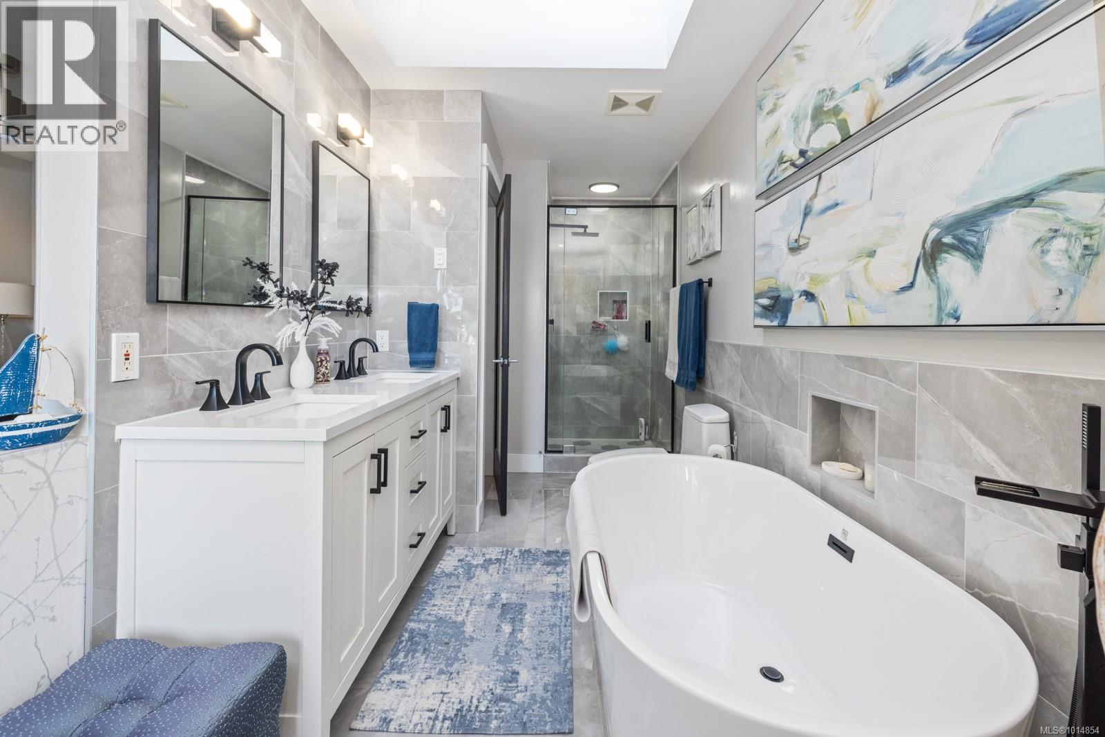 3 1004 DeCosta Place, Esquimalt