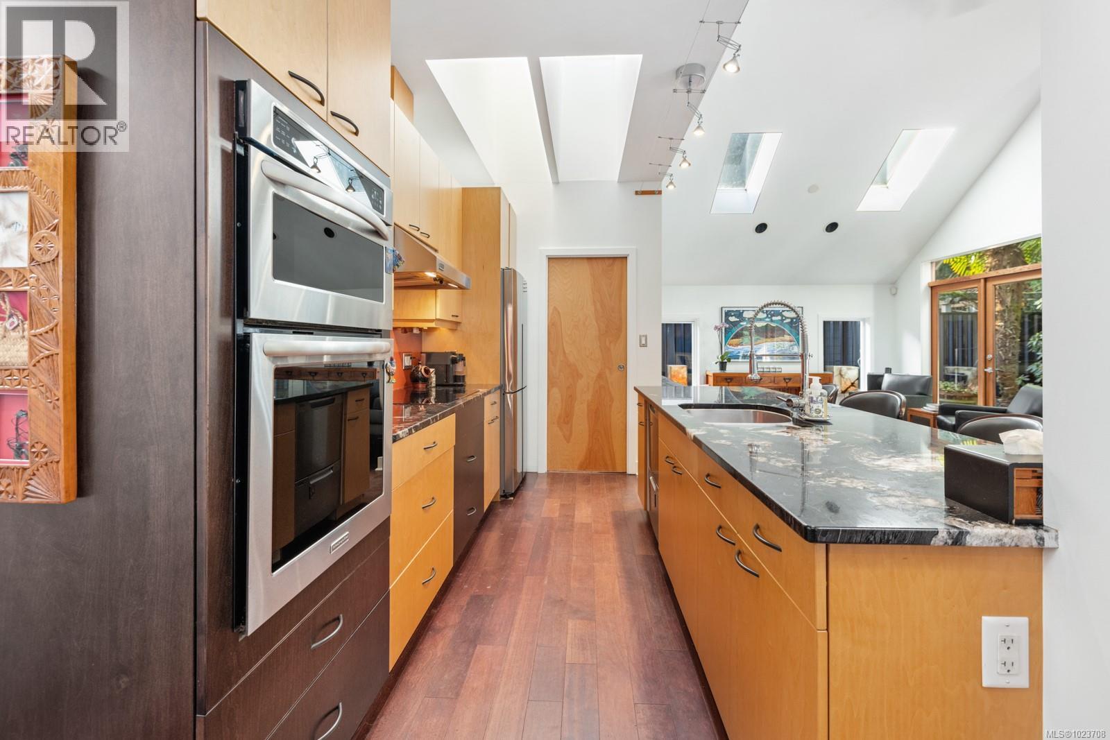 2598 Kinnoull Cres, Mill Bay